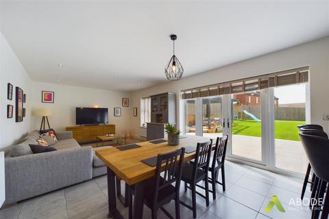 5 bedroom detached house for sale, Ryeback Close, Burton-On-Trent DE15