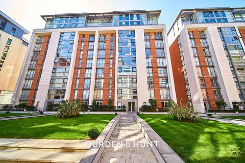 1 bedroom apartment for sale, Western Gateway, London E16