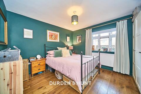 72 Rivenhall Gardens, London, E18 2BX