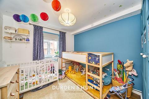72 Rivenhall Gardens, London, E18 2BX