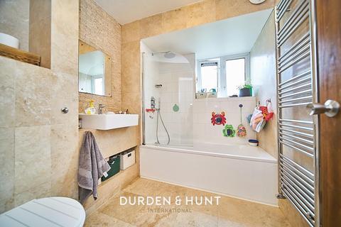 72 Rivenhall Gardens, London, E18 2BX