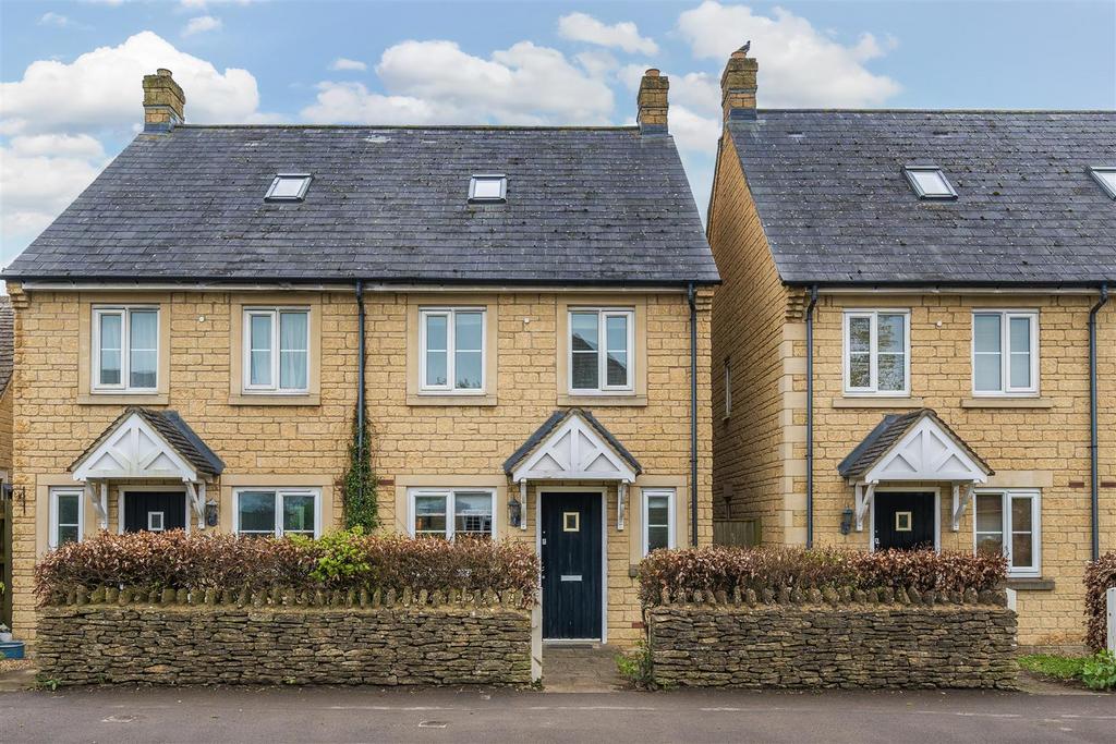 Blacksmith Close, Yatton Keynell... 3 bed semidetached house for sale