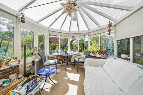 45 The Byeways, Surbiton, KT5 8HT