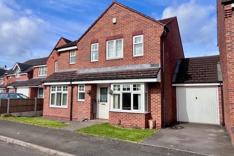 4 bedroom detached house to rent, Reeves Close, Tipton