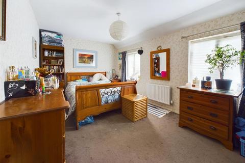 24 Underhill Road, Matson, Gloucester, GL4 6HG