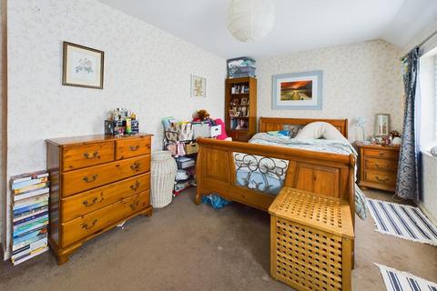 24 Underhill Road, Matson, Gloucester, GL4 6HG