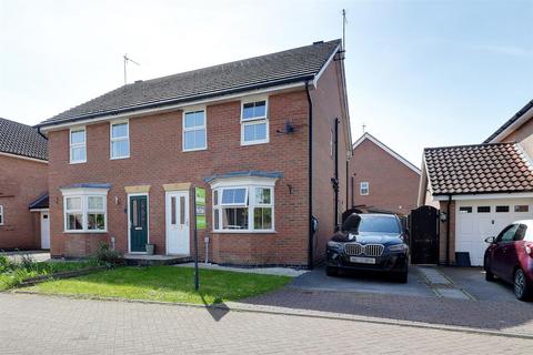 3 bedroom semi-detached house for sale, Fair View Close, Gilberdyke