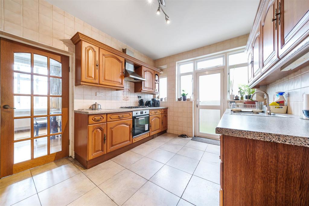 Kitchen 1.jpg