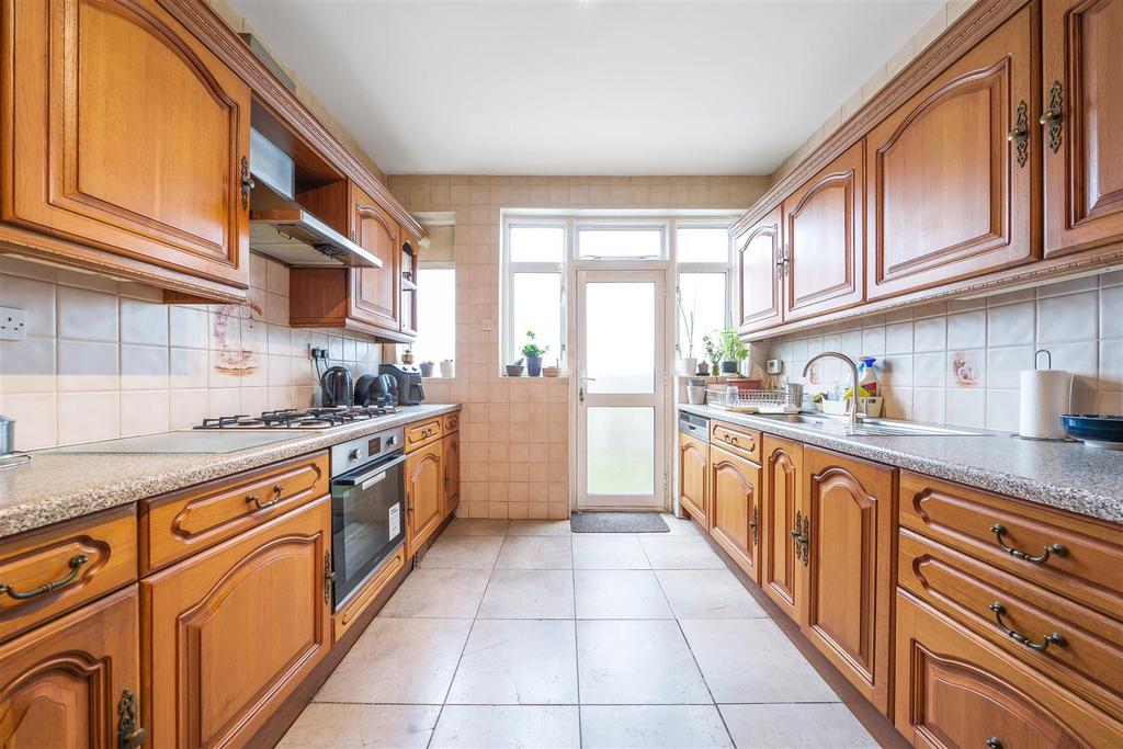Kitchen 2.jpg