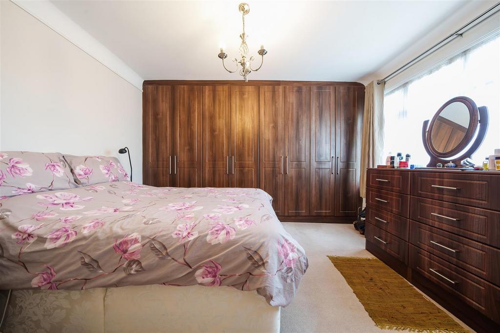 Bedroom 1.jpg