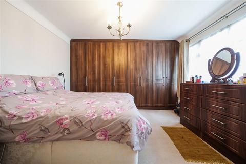 19 The Mount, Wembley, HA9 9EE