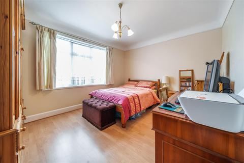 19 The Mount, Wembley, HA9 9EE
