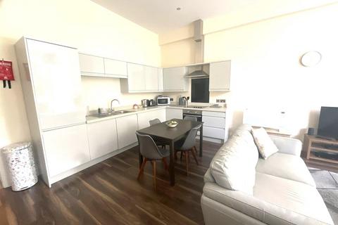 2 bedroom apartment to rent, Esplanade Gardens, Scarborough