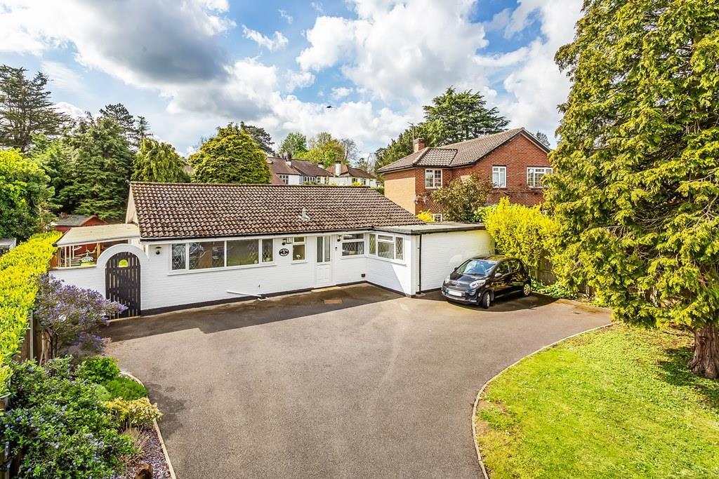 COBHAM ROAD, FETCHAM, KT22 3 bed detached bungalow for sale £639,950