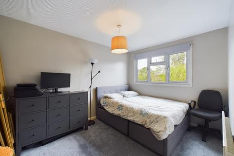 3 bedroom terraced house to rent, Curteys Walk, Crawley