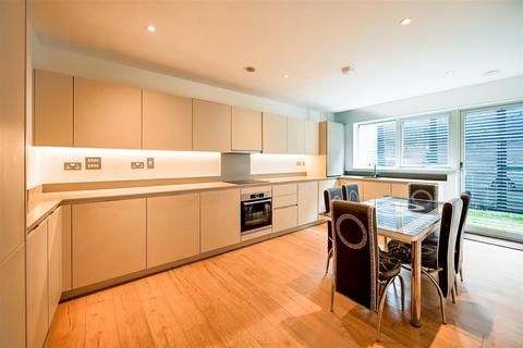 5 bedroom apartment to rent, Medlar Street, London, SE5