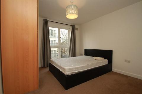 2 bedroom apartment to rent, Tredegar Road, London