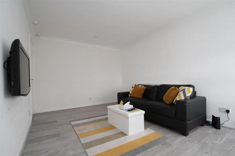 1 bedroom apartment to rent, Ibscott Close, Dagenham