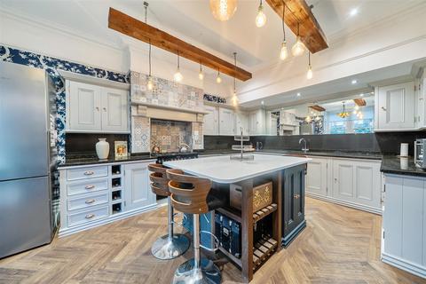 4 bedroom house for sale, Bushmead Avenue, Bedford
