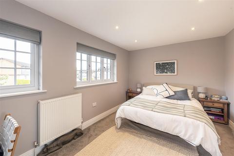 3 bedroom semi-detached house for sale, Ranleigh Walk, Harpenden