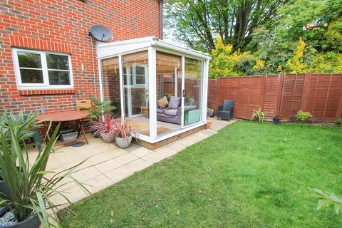 38 Caraway Place, Wallington, SM6 7AG