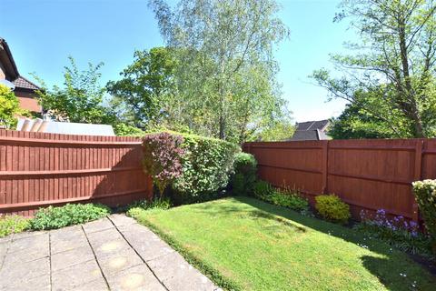 5 Colbred Corner, Fleet, GU51 2UE