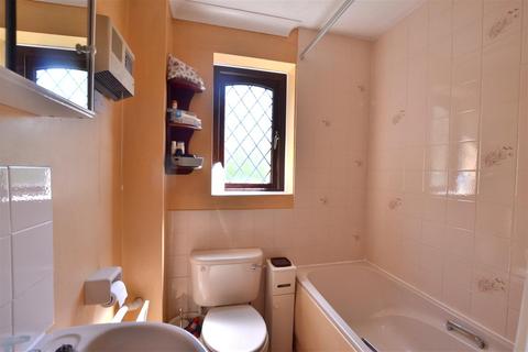 5 Colbred Corner, Fleet, GU51 2UE