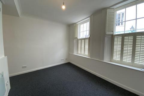 2 bedroom flat to rent, High Street, East Sussex TN34