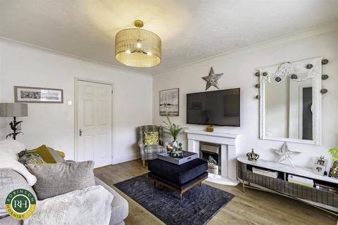 15 Crompton Avenue, Sprotbrough, Doncaster, DN5 8ED