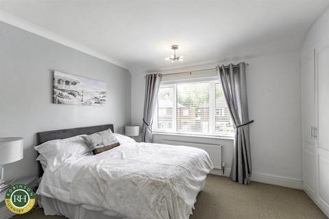 15 Crompton Avenue, Sprotbrough, Doncaster, DN5 8ED