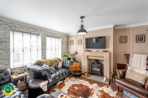 7 Chiltern Crescent, Sprotbrough, Doncaster, DN5 7PE