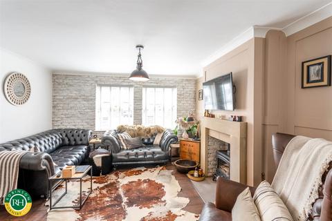 7 Chiltern Crescent, Sprotbrough, Doncaster, DN5 7PE