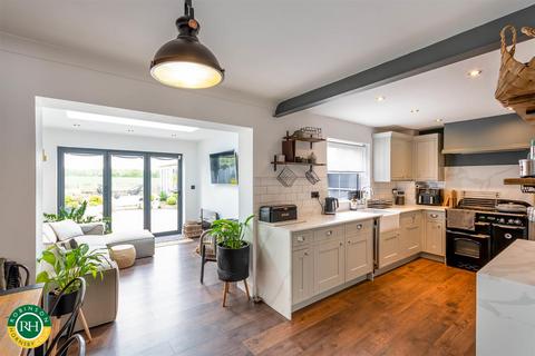 7 Chiltern Crescent, Sprotbrough, Doncaster, DN5 7PE