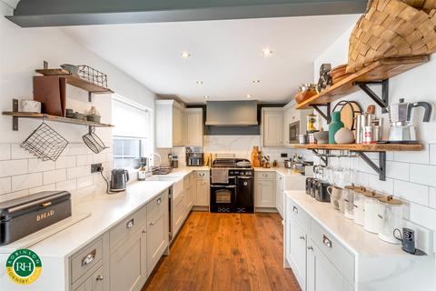 7 Chiltern Crescent, Sprotbrough, Doncaster, DN5 7PE