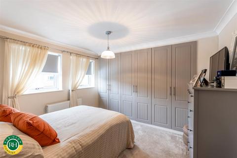 7 Chiltern Crescent, Sprotbrough, Doncaster, DN5 7PE