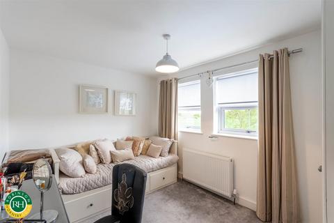 7 Chiltern Crescent, Sprotbrough, Doncaster, DN5 7PE
