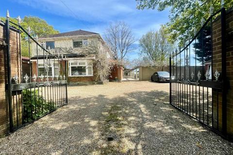 4 bedroom detached house for sale, Stapehill Road, Wimborne