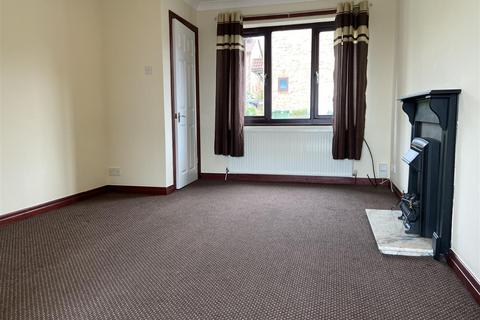 2 bedroom terraced house to rent, Castle Hill View, Heckmondwike WF16