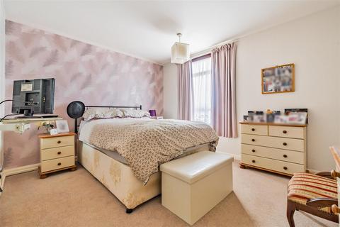 2 bedroom terraced house for sale, Bicknor Road, Maidstone