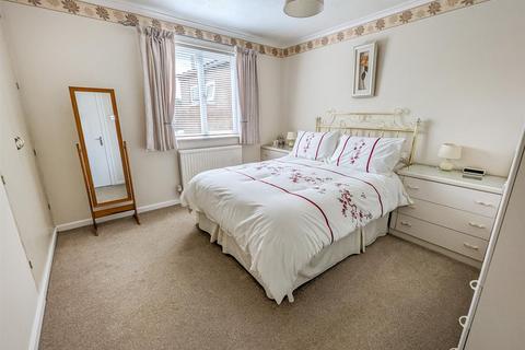 8 Lerwick Way, Corby, NN17 2DZ