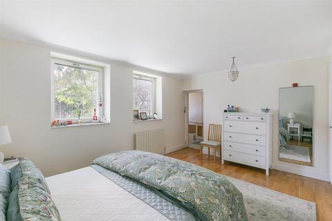 2 bedroom flat for sale, Gloucester Road, London