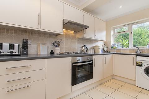 2 bedroom house to rent, Mill Road, SW19