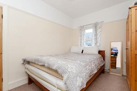2 bedroom house to rent, Mill Road, SW19