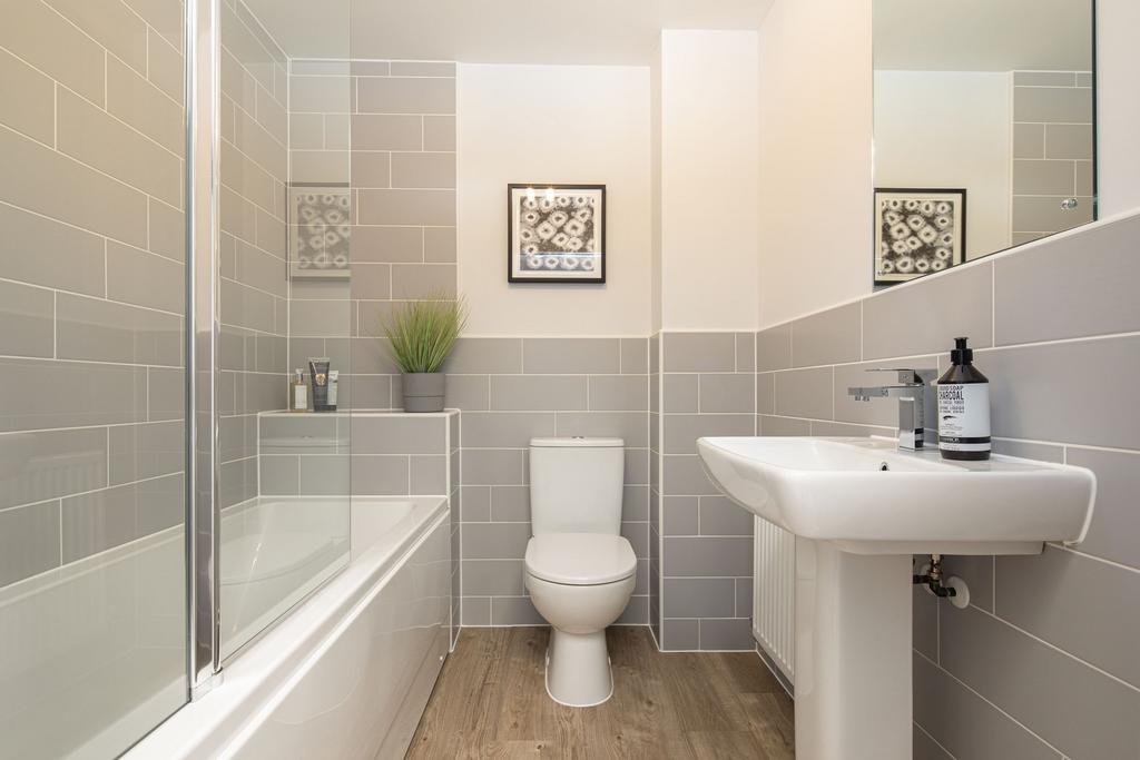 Family bathroom in the Kenley 2 bedroom home