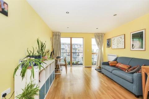 2 bedroom apartment for sale, Bassett House, London