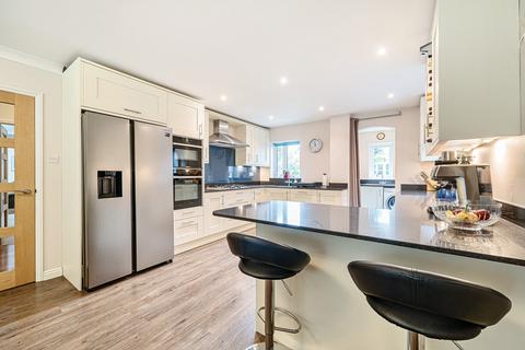 6 Bishops Drive, Wokingham, RG40 1WA