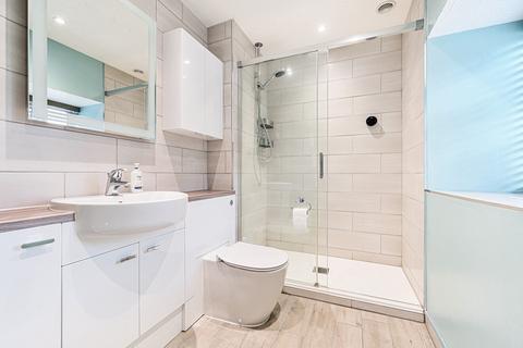 6 Bishops Drive, Wokingham, RG40 1WA