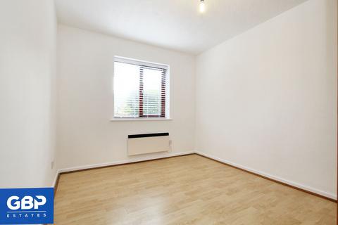 1 bedroom flat to rent, Hutchins Close, Hornchurch, RM12