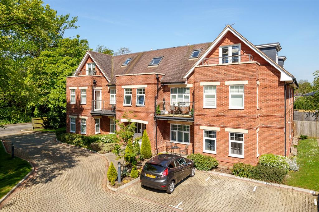 Binfield, Bracknell RG42 2 bed apartment for sale £390,000