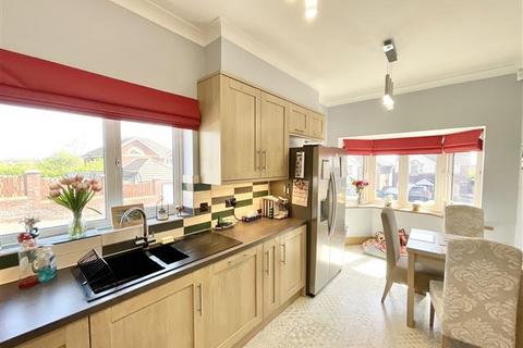 4 bedroom detached house for sale, Park Hill Gardens, Swallownest, Sheffield, S26 4WL